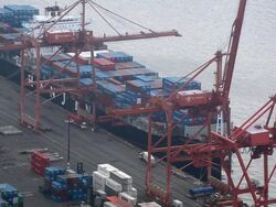 Zoomed in view of the cranes at Duwamish Waterway Stock Footage