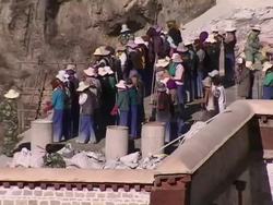 Pilgrims on visit to the Potala Palace News Clip