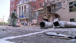 VOICED : Combates en Donetsk Rusia responde a sanciones News Clip