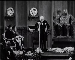 SIR WINSTON IN BRONZE News Clip