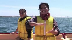 VOICED: Acariciar ballenas en el Pacifico News Clip