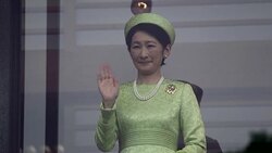 CLEAN : Thousands celebrate Japanese Emperor Akihitos 82nd birthday News Clip