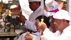 Dozens pray at Hindu temple on slopes of Bali volcano Instructional Video