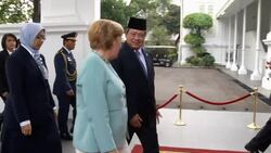 German Chancellor meets Indonesian President for bilateral talks Instructional Video