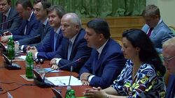 CLEAN : Canadas Trudeau meets Ukrainian PM in Kiev News Clip