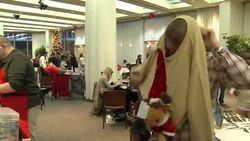 CLEAN : Hipsters sparkle with holiday News Clip