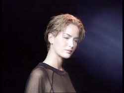 France - Paco Rabanne fashion show Instructional Video