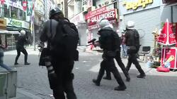 VOICED : Policia turca reprime manifestacion por el 1Ã‚Âº de Mayo News Clip