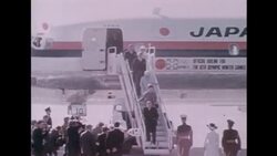 Mother, international monarch and Charles and Diana's wedding ++REPLAY++ News Clip