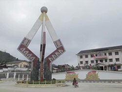 WS traffic and Sam Nuea Monument / Sam Nuea, Laos Stock Footage