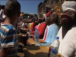 Residents thank thousands of monkeys with an enormous buffet News Clip