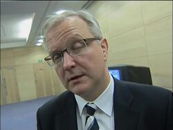 Euro at low point against US dollar over Greece debt crisis; Rehn sbite, tourists News Clip