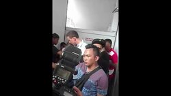 VOICED : Malasia: Deportados por desnudarse en montana sagrada News Clip