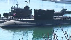 CLEAN : Russian forces take over Ukrainian submari News Clip