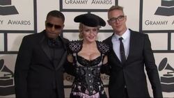 Madonna, Sam Smith and Black Keys pose on red carpet Instructional Video