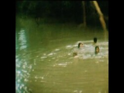 SYND 12 11 75 SMUGGLING AT THE BORDER BETWEEN THAILAND AND CAMBODIA News Clip