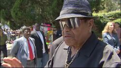 Joe Jackson et al before MJ Memorial Concert News Clip