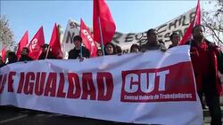 VOICED : Masivo reclamo en Santiago News Clip