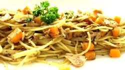 Spaghetti tuna Stock Footage