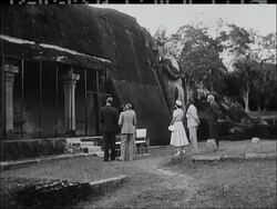 THE QUEEN TOURS CEYLON News Clip