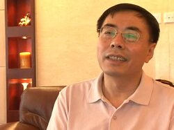 CLEAN: Chinese inventor promotes 'electronic' cigarettes News Clip