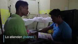 CLEAN : Un cafe donde todos los empleados son sordos News Clip
