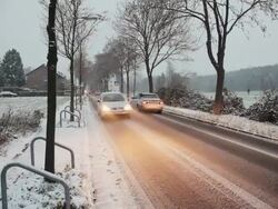 CRANE DOWN: Snowy street Stock Footage
