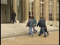 FRANCE: PARIS: CATTLE FARMERS END PROTEST AT THE EIFFEL TOWER News Clip