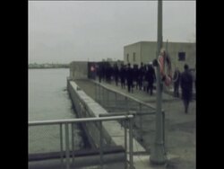 SYND28/12/71 WAR VETERANS BARRICADE THEMSELVES INSIDE THE STATUE OF LIBERTY News Clip