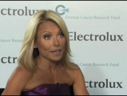 Kelly Ripa helps raise awareness for Ovarian Cancer (Sept. 16) News Clip