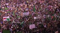 Pro-Gadhafi supporters continue to rally at night News Clip