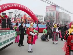 MS PAN Villagers performing gong and drum in traditional festive folk celebration or carnival during chinese spring festival AUDIO / xi'an, shaanxi, china Stock Footage