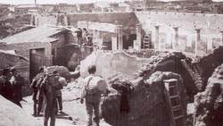 Italy, Pompeii - Great Theatre Instructional Video