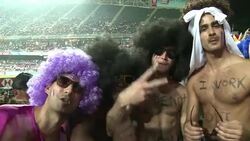 VOICED : Lo mas insolito y divertido de 2013 News Clip