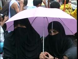 Hundreds of Shia burn UN flag, chant anti-US, anti-Israel slogans News Clip