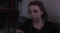 VOICED : Con Rosario en mano y loros en jaula una cristiana huye de Raqa News Clip