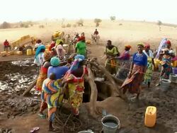 HA, WS, Group of women pulling water from well, Niamey, Niger Stock Footage