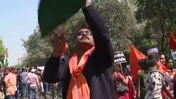 CLEAN : Hundreds protest against Indian students arrested for sedition News Clip