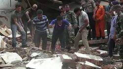 CLEAN : Rescuers scrabble for survivors as Indonesia quake kills 97 News Clip