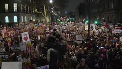 CLEAN : Tens of thousands join anti Trump rally in London News Clip