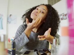 Teen moisturize    TEE Stock Footage