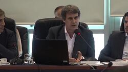 VOICED : Ministro argentino defiende plan de pago a buitres News Clip