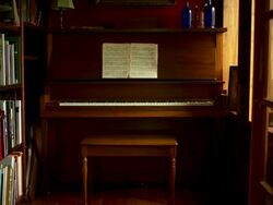 Slow push in on piano and sheet music. Stock Footage