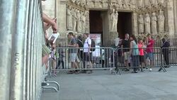 VOICED : Hallan auto con botellas de gas cerca de catedral de Paris News Clip