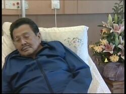 Estrada speaks to media after knee operation News Clip