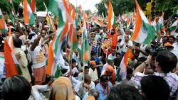 CLEAN: Indian police arrest protesting yoga guru News Clip