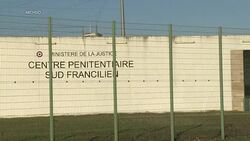 VOICED : Hollande perdona condena a mujer que mato a esposo violento News Clip