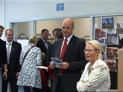 Leaders of opposition parties vote in national elections Instructional Video