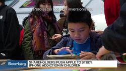 Inversores buscan que Apple estudie adicción infantil a iPhone News Clip