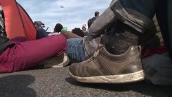 VOICED : Tension en la frontera con Hungria tras cierre de frontera News Clip